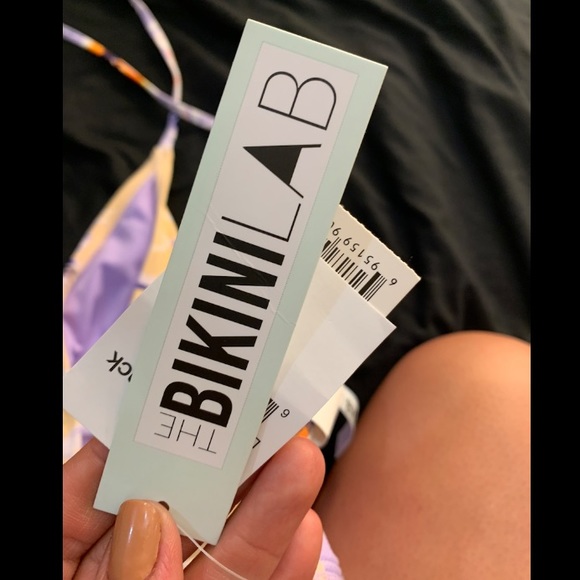 Bikini - Picture 3 of 4